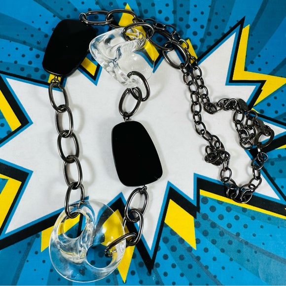 Super cool modern Express necklace of chain and clear and black lucite accents - Picture 3 of 4